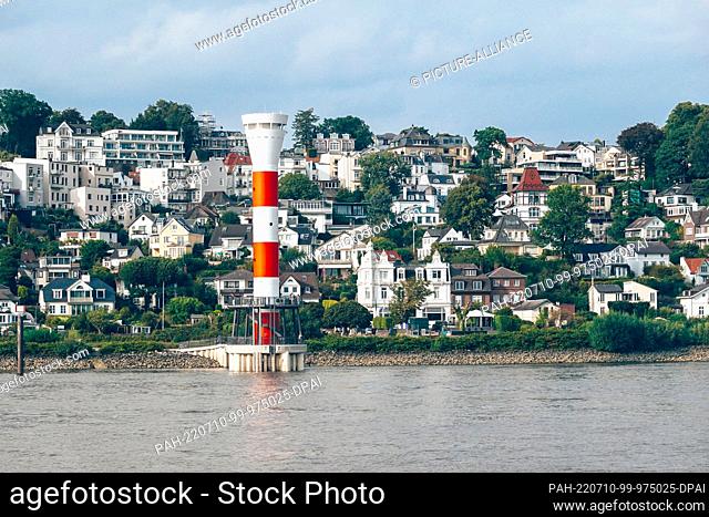 15 August 2021, Hamburg: Blankenese Lighthouse stands east of the ferry terminal of the same name on the banks of the Elbe River against a backdrop of...