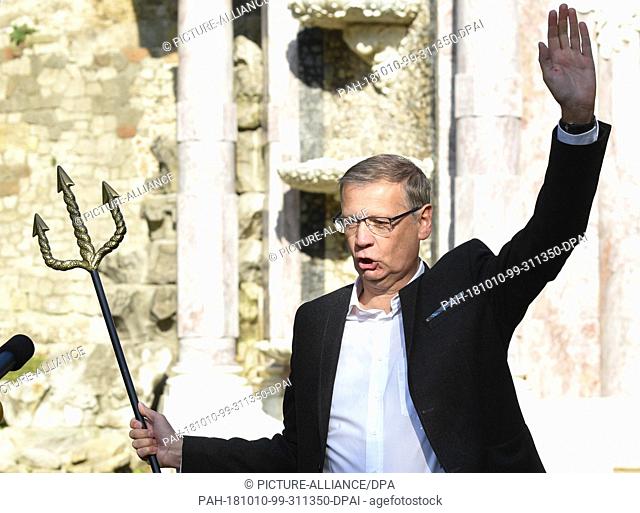10 October 2018, Brandenburg, Potsdam: Günther Jauch, TV presenter and entertainer, stands at the opening of the restored Neptungrotte in Sanssouci Park