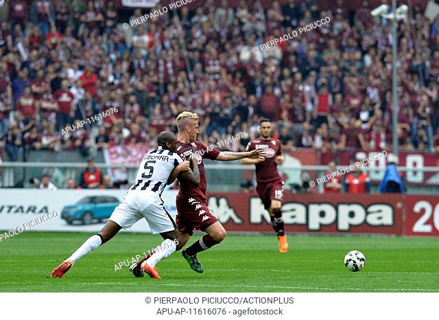 2015 Serie A Football Juventus v Torino Apr 26th. 26.04.2015. Turin, Italy. Serie A Football. Juventus versus Torino. Maxi Lopez and Angelo Ogbonna fight for...