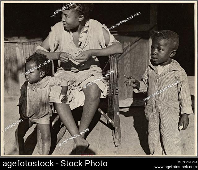 Family of Negro sharecropper, Little Rock, Arkansas. United States. Farm Security Administration (Sponsor) Shahn, Ben, 1898-1969 (Photographer)