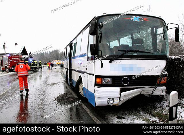 03 December 2020, Bavaria, Grassau: A damaged school bus is standing at the scene of an accident. Several children have been injured in a school bus accident in...