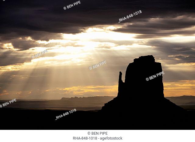 Monument Valley Navajo Tribal Park at dawn, Utah, United States of America, North America