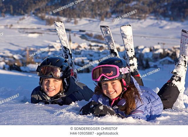 Family, skiing, winter sports, Zuoz, family, ski, skiing, winter sports, Carving, winter, winter sports, canton, GR, Graubünden, Grisons, Engadin, Engadine