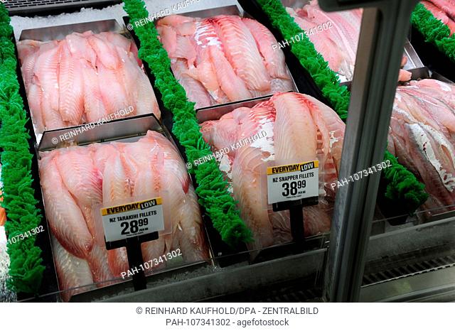 Fresh fish is offered in a supermarket on the west coast of the North Island of New Zealand, recorded in April 2018 | usage worldwide. - /Neuseeland