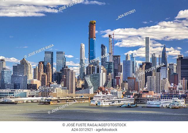 USA, New York City, Manhattan, Midtown Manhattan Skyline