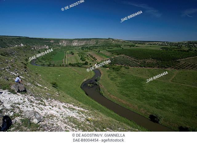 The rocky ridge of Pestera, the Raut River, Moldova