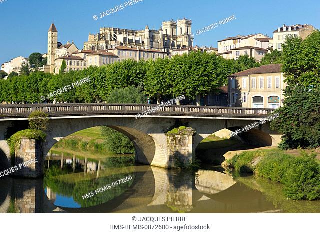 France, Gers, Auch, stop on El Camino de Santiago, Pont de la Treille above Gers River and Tour d'Armagnac and St Marie Cathedral dated 15th-17th centuries in...