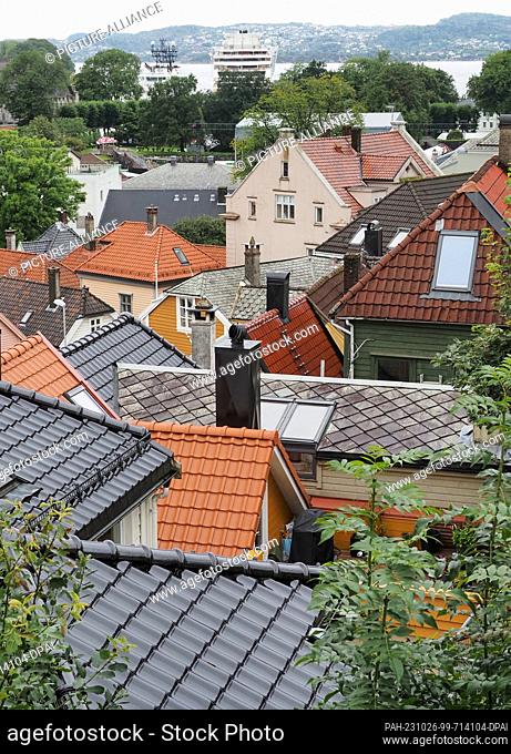 28 August 2023, Norway, Bergen: View over the roofs of the residential and commercial buildings in the historic old town of Bergen
