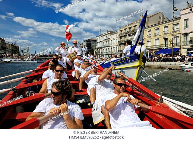 France, Herault, Sete, canal Royal Royal Canal, Fete de la Saint Louis St Louis's feast, sea jousting, the rowers