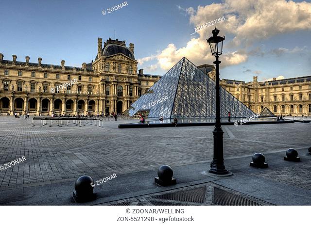 Pyramide am Museum Louvre Paris, Ile de Paris, Frankreich, Europa | Pyramid at the Museum Louvre Paris Il de Paris France Europe