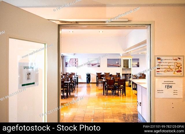 01 November 2023, Hamburg: View of the dining room in a shelter for homeless people in the winter emergency program in Moorfleet