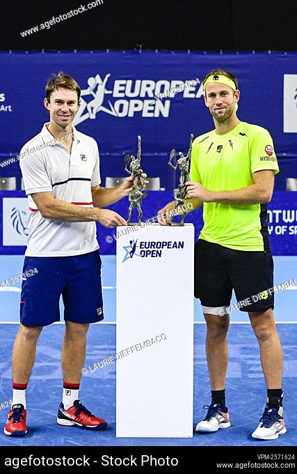 ATTENTION EDITORS - HAND OUT - EDITORIAL USE ONLY - NO SALES - NO MARKETING - Australian John Peers and New-Zealand's Michael Venus pose for the photographer as...