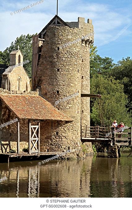 MEDIEVAL CITY, ONE OF THE VILLAGES IN THE PUY DU FOU, HISTORIC THEME PARK CREATED IN 1989, LES EPESSES, VENDEE 85, FRANCE