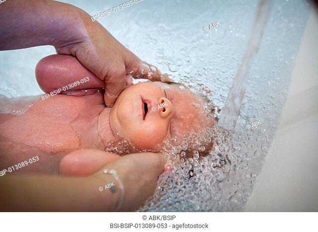 Reportage alongside Sonia Rochel, a pediatric nursing assistant in Paris, France, who has developed a unique approach to bathing : Thalasso Baby Bath TBB