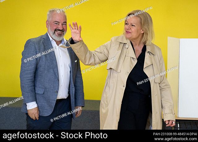 08 October 2023, Hesse, Schwalbach: Nancy Faeser (SPD), top candidate of the SPD and Federal Minister of the Interior, comes with her husband Eyke Grüning to a...