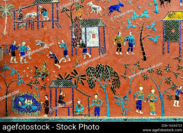 Glasmosaik mit Illustrationen aus der Parabel des Siaosawat, verknüpft mit Szenen aus dem ländlichen Alltagsleben, Aussenwand der Roten Kapelle