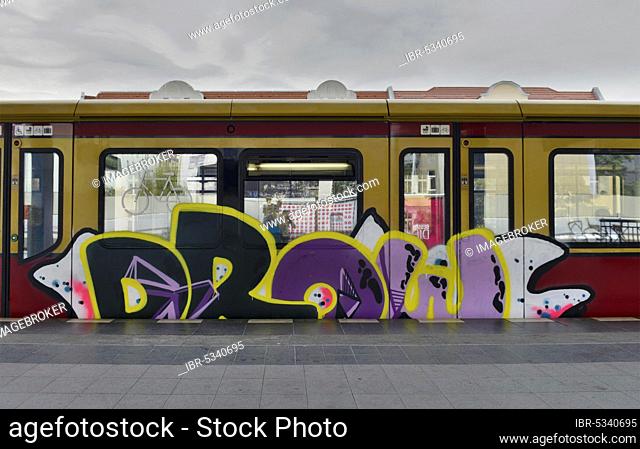 S-Bahn, graffiti, Bundesplatz, Schöneberg, Berlin, Germany, Sch?neberg, Europe