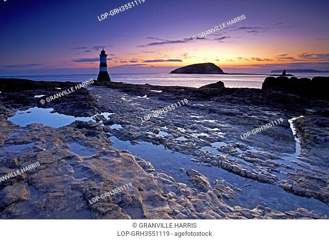 Wales, Anglesey, Penmon Point. Penmon Lighthouse, also known as Menai Lighthouse, at the north entrance to the Menai Strait opposite Puffin Island at dawn