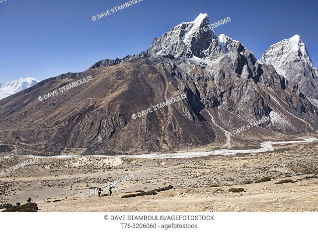 Trekking to Everest Base Camp under Cholatse and Taboche peaks, Khumbu, Nepal