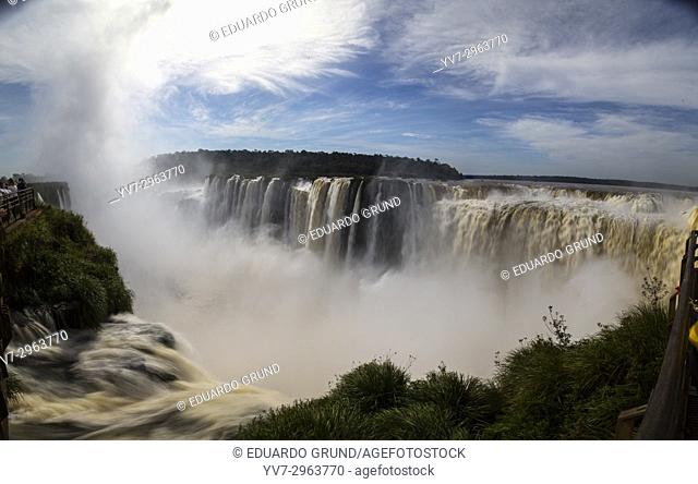 The Devil's Throat is a set of waterfalls 80 m high that are detached towards a narrow gorge, which concentrates the highest flow of the Iguazu Falls