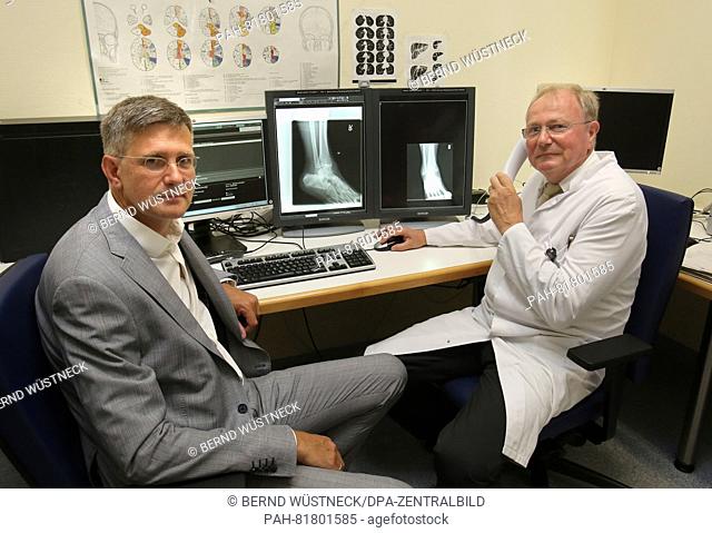 Karlheinz Hauenstein (r), head of the radiology at the University Medical Center Rostock, and Jens Tuelsner (l), Vice President Medical at Aida