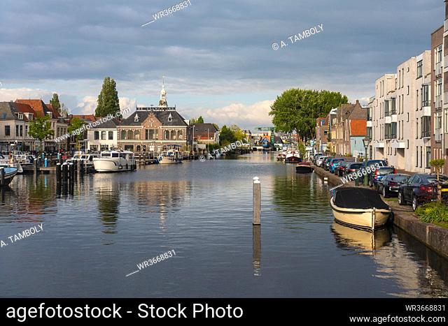 Netherlands, South Holland, Leiden, Small harbor in De Kooi neighborhood