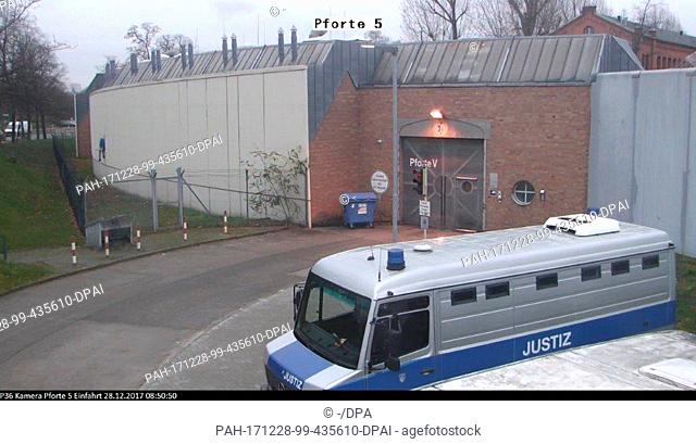 dpatop - HANDOUT - A video still from a surveillance camera depicts a prison break at the Ploetzensee penitentiary ('Justizvollzugsanstalt, JVA') in Berlin