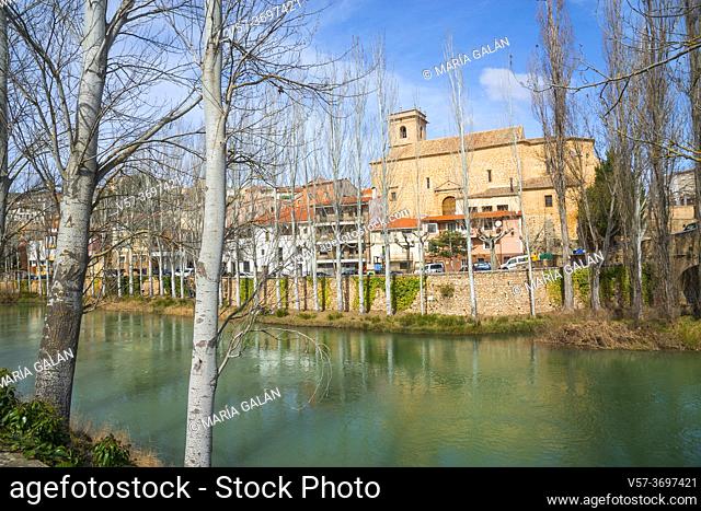River Tajo and village. Trillo, Guadalajara province, Castilla La Mancha, Spain