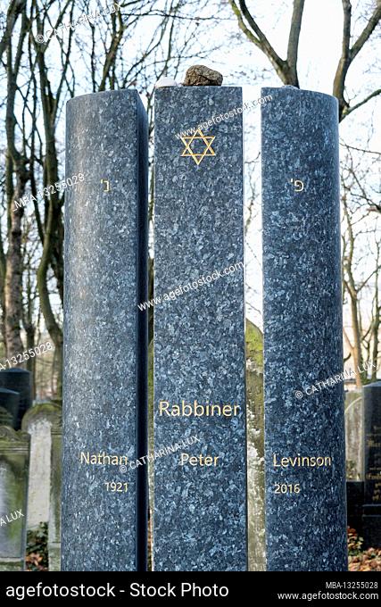 Berlin, Jewish cemetery Berlin Weissensee, largest preserved Jewish cemetery in Europe, row of honor, field A1, modern tomb with three steles, Rabbi Levinson