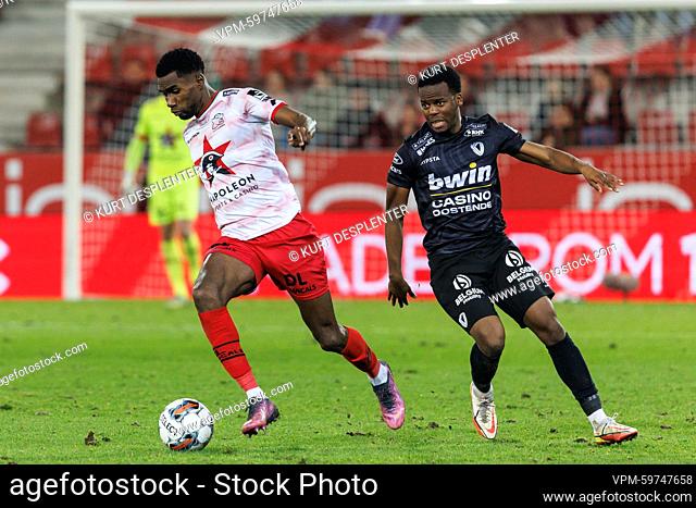 Essevee's Alieu Fadera and Oostende's Alfons Amade fight for the ball during a soccer match between SV Zulte Waregem and KV Oostende