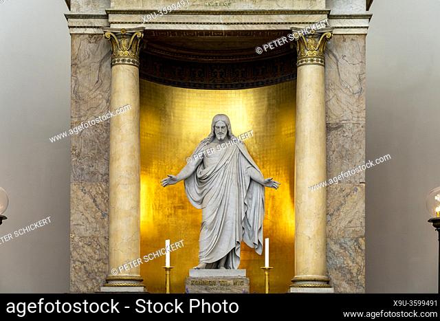 Christus Statue von Bertel Thorvaldsen in der Frauenkirche Vor Frue Kirke oder Dom zu Kopenhagen, Kopenhagen, Dänemark, Europa | Christus Statue by Bertel...