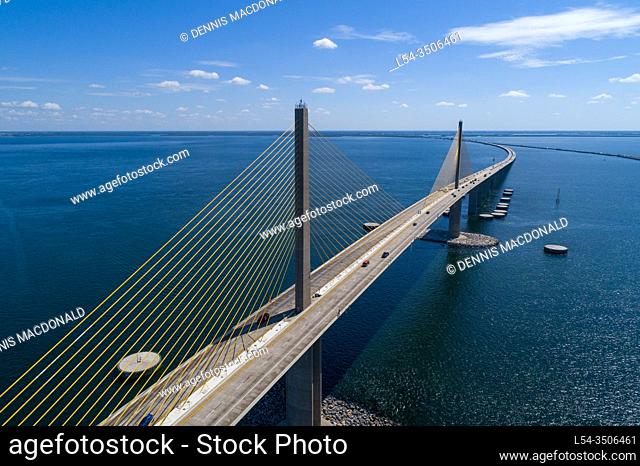 The Bob Graham Sunshine Skyway Bridge between St. Petersburg and Palmetto (Terra Cia) Fflorida