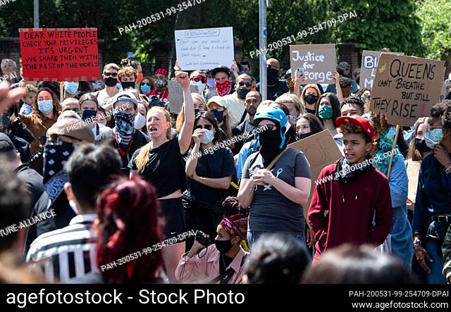 31 May 2020, Berlin: Demonstrators protest in Kreuzberg against racism and police violence after the violent death of the African-American George Floyd by a...