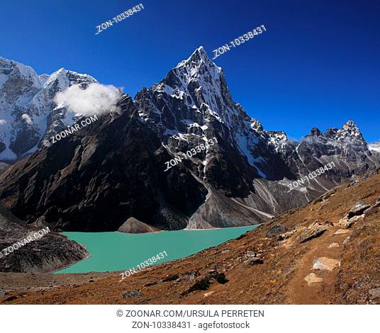 Landscape in the Everest National Park, Nepal. Turquoise lake Cholatse Tsho and mount Cholatse