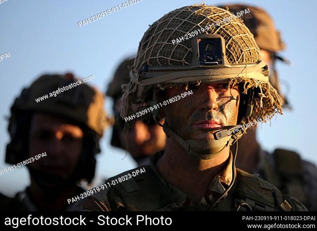 19 September 2023, Lebanon, Aqura: Lebanese soldiers from the Air Assault Regiment and members of British Army·s Second Battalion the Parachute Regiment (2...