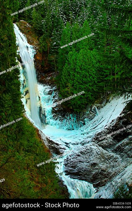 USA, Washington, Icy Wallace Falls in Wallace Falls State Park