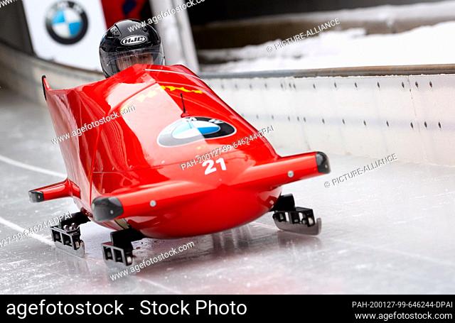 25 January 2020, Bavaria, Schönau Am Königssee: Two-man bobsleigh, women, artificial ice rink at Königssee: Mingming Huai and Jiajia Huang from China in action