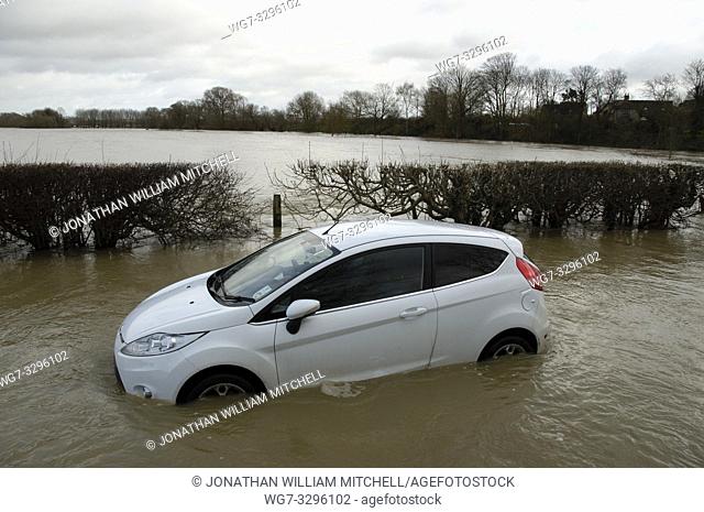 UK Felmersham -- 09 Feb 2014 -- A Ford car stranded in the floodwaters of the Great River Ouse in Felmersham Bedfordshire England UK -- Picture by Jonathan...