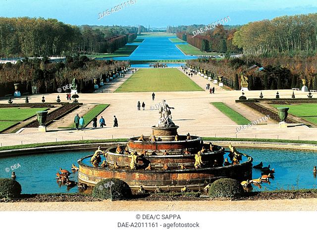 France - Ile-de-France - Versailles. Castle and gardens. Gaspard Marsy (1624/25-1681), The basin of Latona. In the middle group in marble representing Latona...