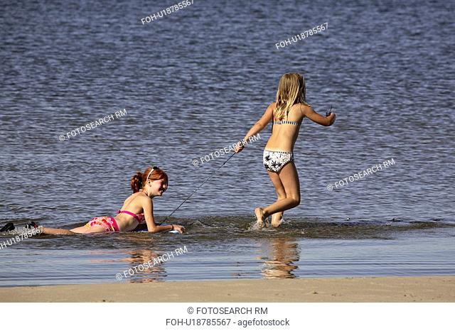 end, girls, southeast, water, playing, two