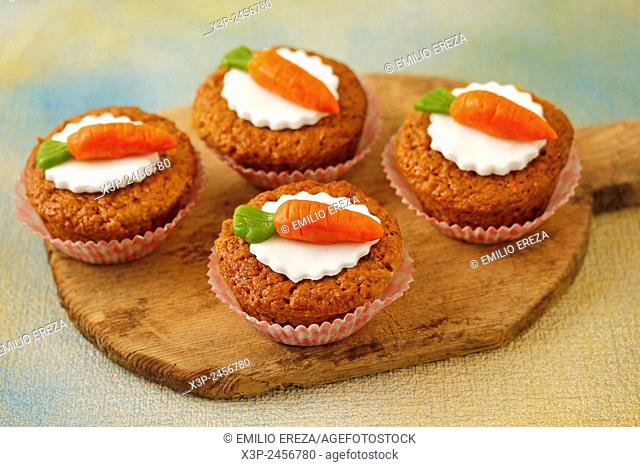 Cupcakes with carrots