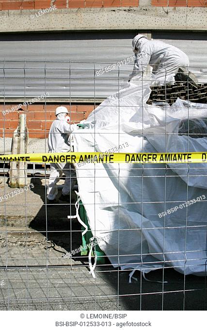 Specialized company in charge of the asbestos removal from an old factory before its demolition