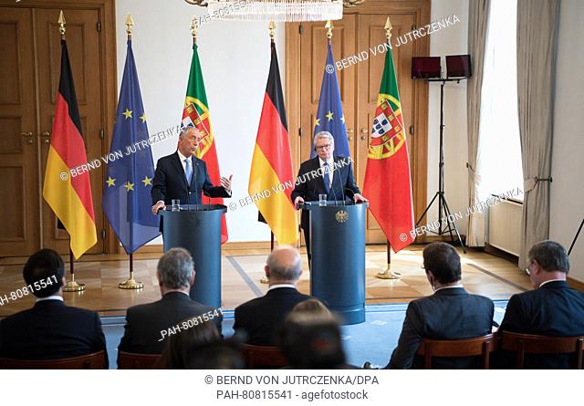 German President Joachim Gauck (R) and the President of Portugal Marcelo Rebelo de Sousa speak during a press conference following talks at Bellevue Castle in...