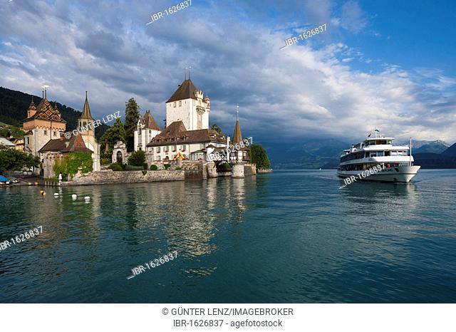 Oberhofen Castle on Lake Thun, canton of Bern, Switzerland, Europe