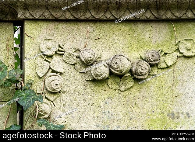 Berlin, Jewish cemetery Berlin Weissensee, Proskauer hereditary burial, field F5, relief, flower tendrils