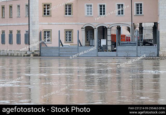 14 December 2023, Bavaria, Stausacker: The Weltenburg Monastery is surrounded by the flood waters of the Danube. In parts of Bavaria