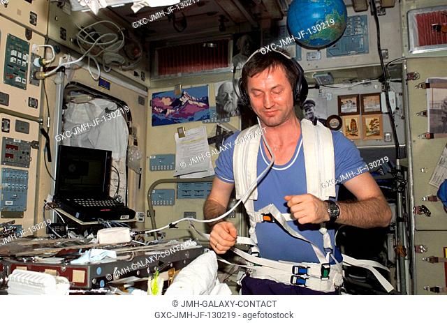 Cosmonaut Sergei Y. Treschev, Expedition Five flight engineer, exercises on the treadmill in the Zvezda Service Module on the International Space Station (ISS)