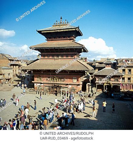 Besichtigung des Bhairavnath-Tempel von Bhaktapur im Kathmandu-Tal, Nepal 1970er Jahre. Visitation of the Bhairavnath temple of Bhaktapur in Katmandu Valley