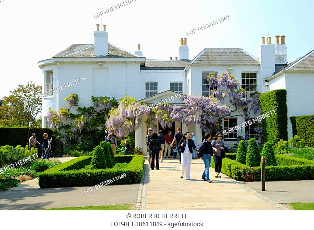 England, London, Richmond-upon-Thames. Tourists visiting Pembroke Lodge, a Georgian mansion in Richmond Park