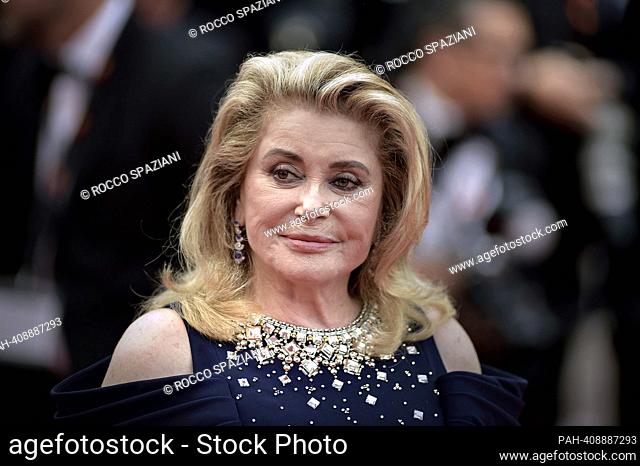 CANNES, FRANCE - MAY 16: Catherine Deneuve attend the ""Jeanne du Barry"" Screening & opening ceremony red carpet at the 76th annual Cannes film festival at...
